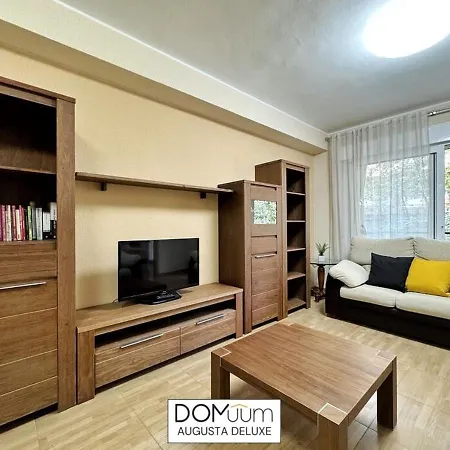 Domuum Holidays - Augusta Ii 아파트 살루